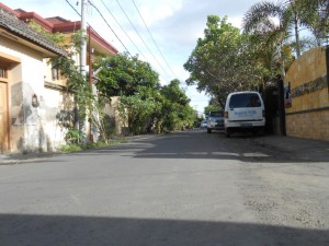 Jalan lingkungan di kota Mataram