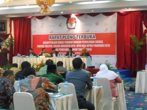 Rapat pleno rekapitulasi hasil perhitungan perolehan suara parpol, calon anggota DPR, DPD dan DPRD provinsi NTB di Grand Legi Mataram