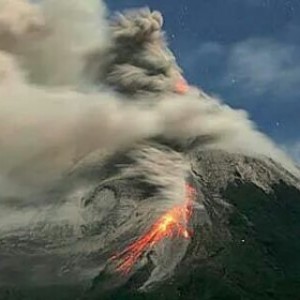 Abu vulkanik gunung Sangiang