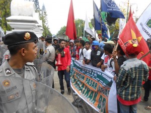 Demo ratusan Mahasiswa yang menolak kenaikan BBM