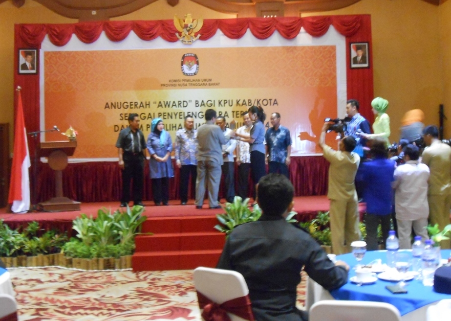 KPU NTB Tebar “ Award” Untuk KPU Kabupaten Kota