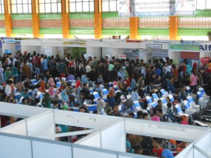 Suasana Job Fair di Gelanggang pemuda yang dipadati oleh ribuan pencari kerja beberapa waktu lalu
