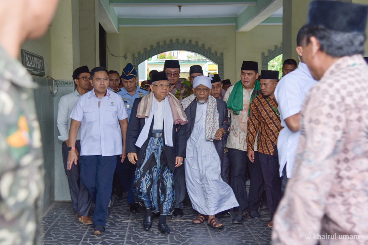 Wapres bersama dengan TGH Lalu Muhammad Tumudzi Badaruddin (Global FM Lombok/ist)