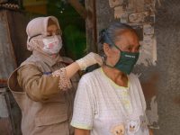Wajib Masker, Wagub Turun Langsung Sosialisasi dan bagi-bagi Masker ke Masyarakat