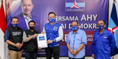 Pilkada Sumbawa, Nur-Salam Resmi Terima SK Dukungan Partai Demokrat