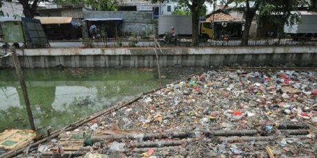 Dalam Sehari Sungai Jangkuk Hasilkan Dua Dump Truk Sampah